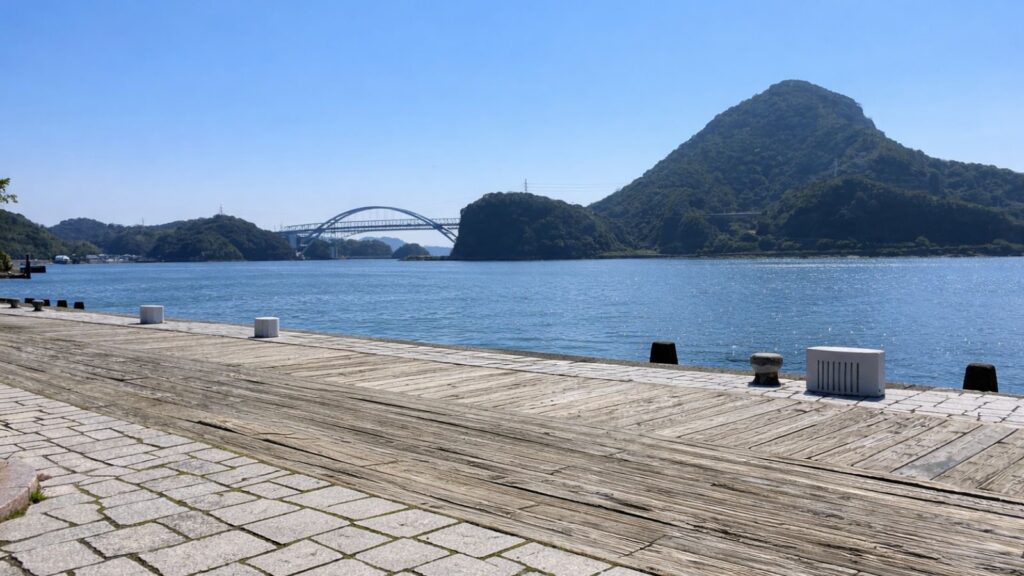 【三角西港からは天草五橋（1号橋）が見える】