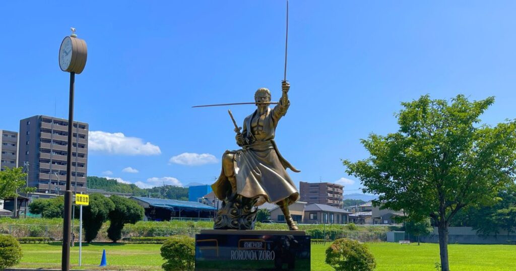 【阿蘇の玄関口である大津町を守る剣士として、復興に向かう町を見守るためにゾロはやって来ました。】