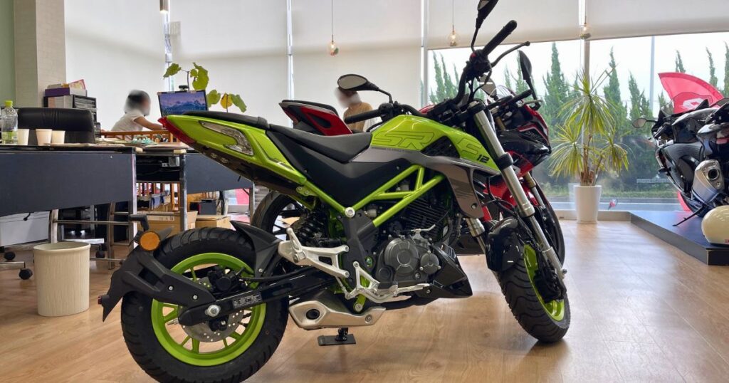 【通勤通学はもちろんツーリングもこなせるSRF12】